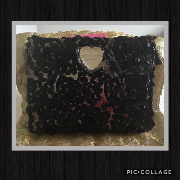 Betsey Johnson Handbags - NWT Betsey Johnson Cosmetic/Wristlet